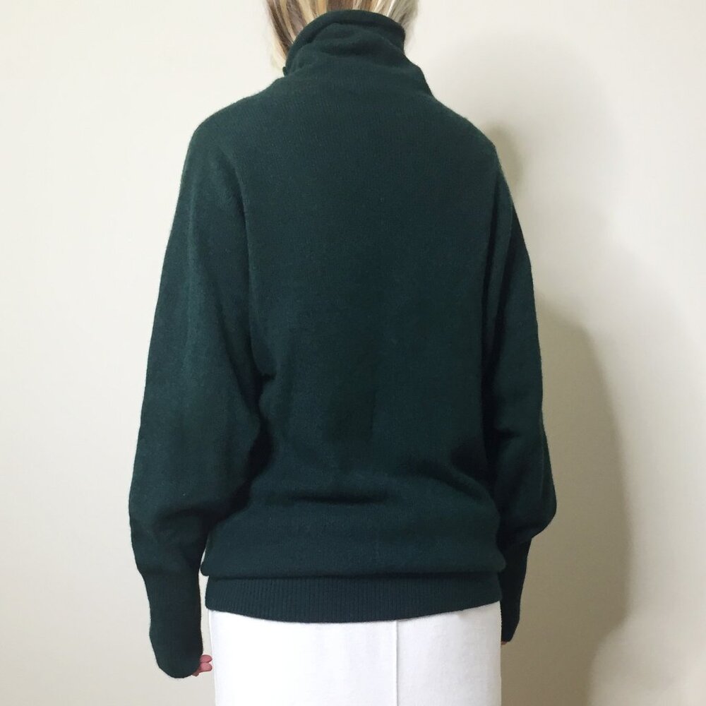 *SOLD* The Row 100% Cashmere Super Soft and Cozy Turtleneck Sweater Size M - Picture 2 of 11